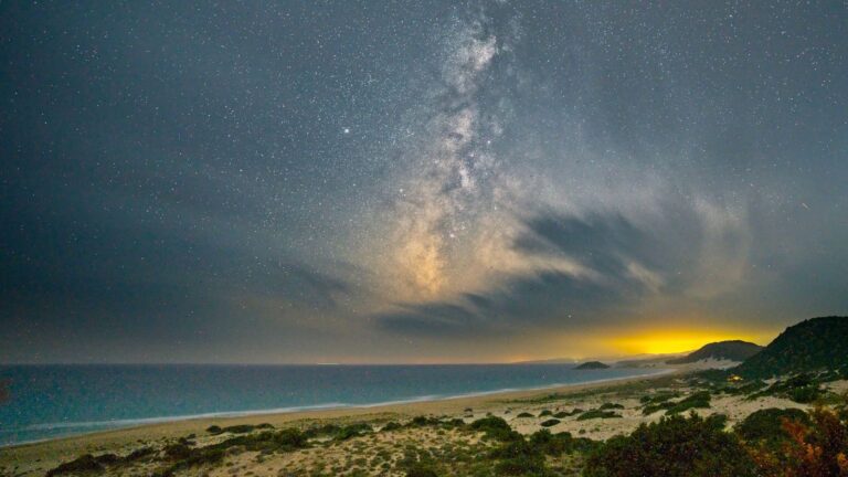 海の上の星空（イメージ写真）